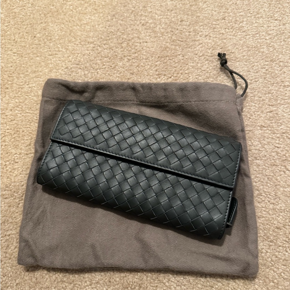 Bottega Veneta Leather Wallet LIKE NEW! 100% AUTHENTIC
